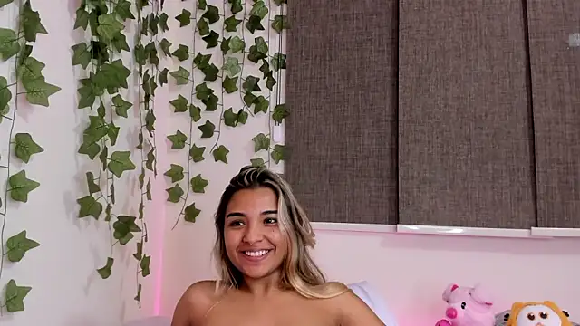 Snapshot of Annebull_ chatting on January 10, 2025, 5:47 am Annebull online show from January 10, 2025, 5:47 am