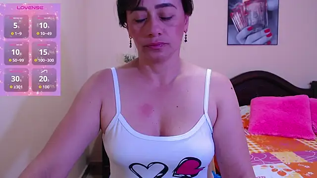 Snapshot of sara_florez1 chatting on October 5, 2025, 12:14 pm sara florez1 online show from October 5, 2025, 12:14 pm