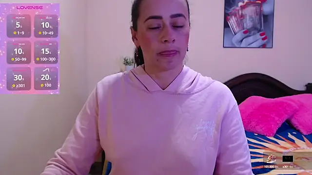 Snapshot of sara_florez1 chatting on October 8, 2025, 10:57 am sara florez1 online show from October 8, 2025, 10:57 am