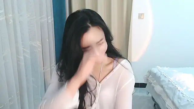 zoe-keke online show from January 9, 2025, 1:45 pm