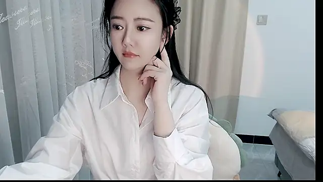 zoe-keke online show from March 8, 2025, 11:05 am