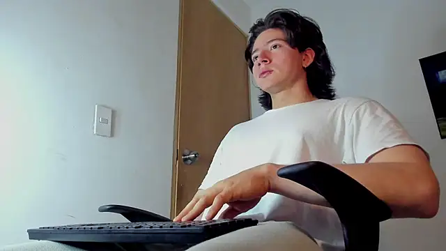 AngelBennet  online show from December 2, 2025, 10:49 pm