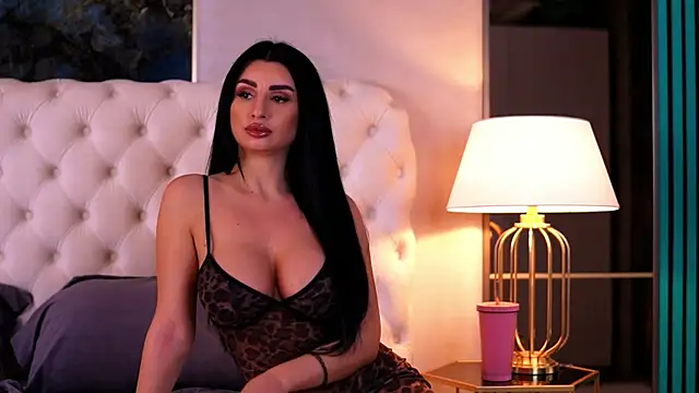 IsabelleHunt online show from February 3, 2025, 5:29 am
