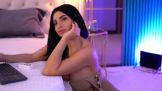 IsabelleHunt online show from February 10, 2025, 2:59 pm