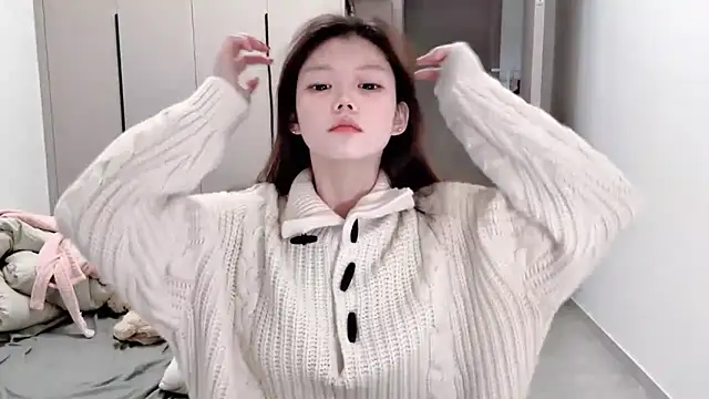 yangyang-1115 online show from October 12, 2025, 5:28 am