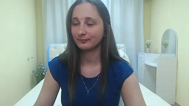 MichelLeee online show from May 26, 2026, 11:50 am
