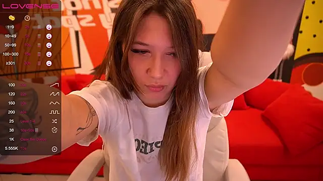 DreamyLinaa online show from December 27, 2024, 7:51 am