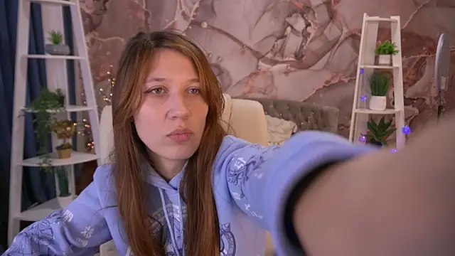 DreamyLinaa online show from February 12, 2026, 7:36 am