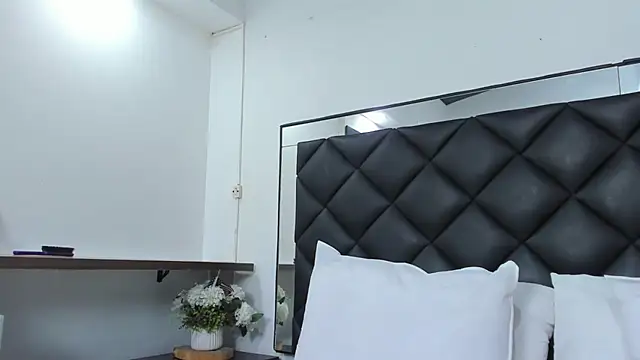 Snapshot of AshleyHill2 chatting on October 6, 2025, 3:59 am AshleyHill2 online show from October 6, 2025, 3:59 am