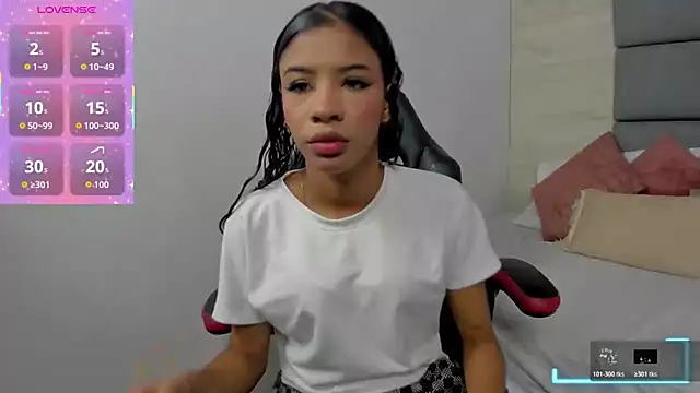 Snapshot of AshleyHill2 chatting on October 25, 2025, 3:25 am AshleyHill2 online show from October 25, 2025, 3:25 am