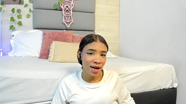 Snapshot of AshleyHill2 chatting on November 1, 2025, 3:41 am AshleyHill2 online show from November 1, 2025, 3:41 am