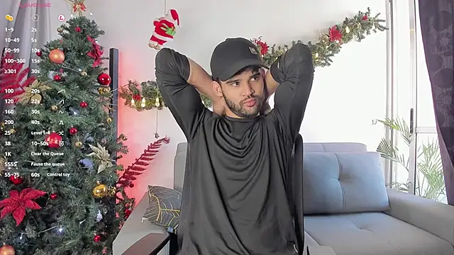 Snapshot of andrewChris_ chatting on December 10, 2024, 9:33 pm andrewChris online show from December 10, 2024, 9:33 pm