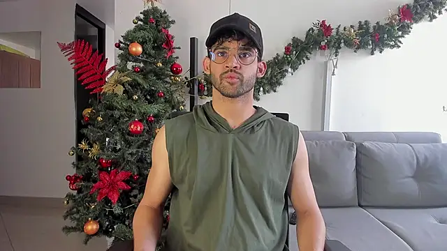 Snapshot of andrewChris_ chatting on December 20, 2024, 6:13 pm andrewChris online show from December 20, 2024, 6:13 pm