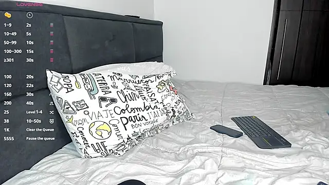 Snapshot of andrewChris_ chatting on January 13, 2025, 10:56 pm andrewChris online show from January 13, 2025, 10:56 pm