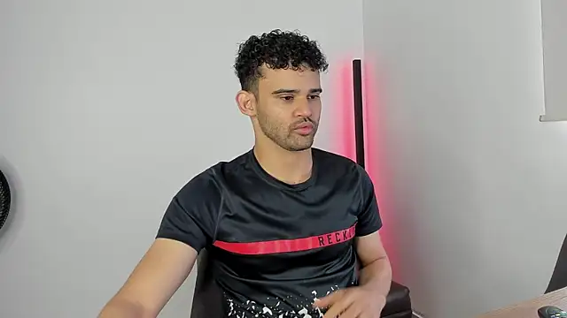 Snapshot of andrewChris_ chatting on September 18, 2025, 4:20 pm andrewChris online show from September 18, 2025, 4:20 pm