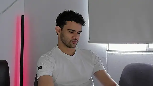 Snapshot of andrewChris_ chatting on October 6, 2025, 2:58 pm andrewChris online show from October 6, 2025, 2:58 pm