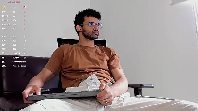 andrewChris  online show from October 28, 2025, 2:31 pm