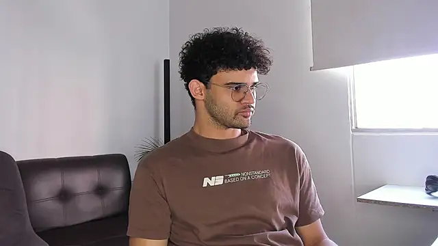 andrewChris  online show from November 5, 2025, 7:47 pm