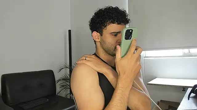 andrewChris  online show from November 6, 2025, 2:07 pm