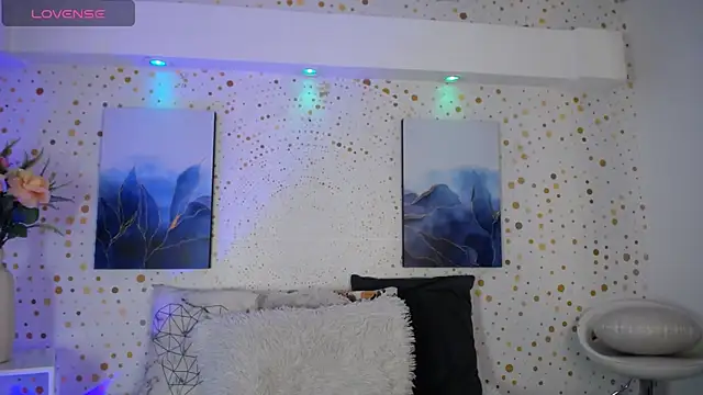 Aniie Doll online show from February 6, 2026, 8:23 pm