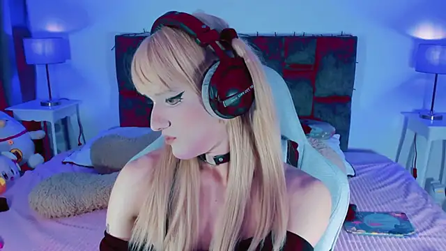 Snapshot of Kirmyy_ chatting on September 19, 2025, 2:13 am Kirmyy online show from September 19, 2025, 2:13 am