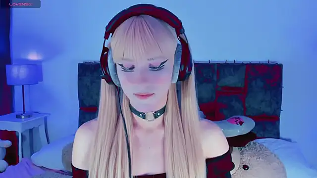 Snapshot of Kirmyy_ chatting on September 24, 2025, 9:07 pm Kirmyy online show from September 24, 2025, 9:07 pm