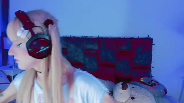 Snapshot of Kirmyy_ chatting on November 2, 2025, 8:44 pm Kirmyy online show from November 2, 2025, 8:44 pm