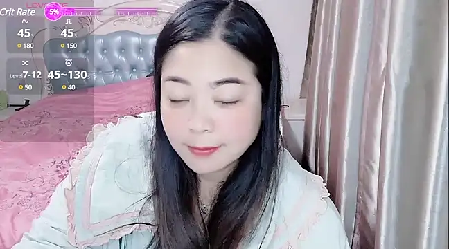 wuwu-w online show from December 12, 2024, 3:05 pm