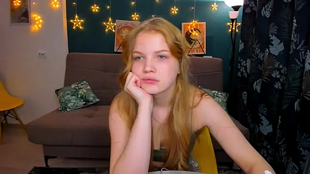 Snapshot of Xloe_Queen chatting on December 21, 2024, 12:06 pm Xloe Queen online show from December 21, 2024, 12:06 pm