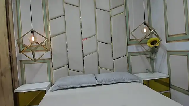 pola adams  online show from March 3, 2025, 11:22 am