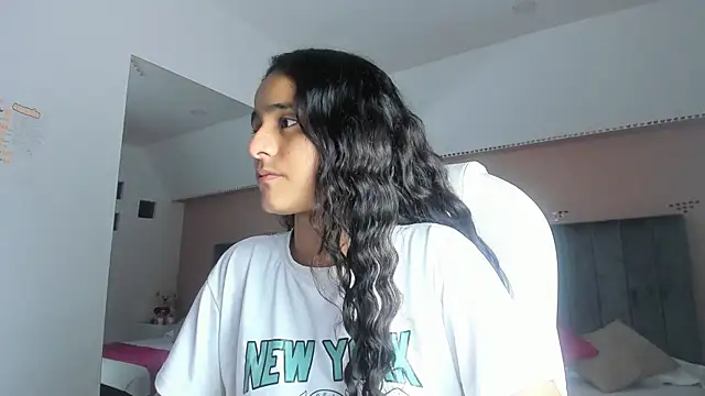 Snapshot of Giselle_Roldan chatting on September 26, 2025, 4:05 am Giselle Roldan online show from September 26, 2025, 4:05 am