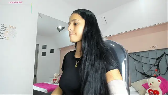 Snapshot of Giselle_Roldan chatting on October 23, 2025, 5:18 am Giselle Roldan online show from October 23, 2025, 5:18 am