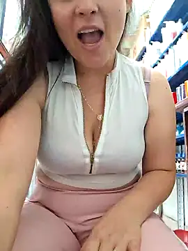 Snapshot of nidia2026 chatting on February 6, 2025, 2:37 pm nidia2026 online show from February 6, 2025, 2:37 pm