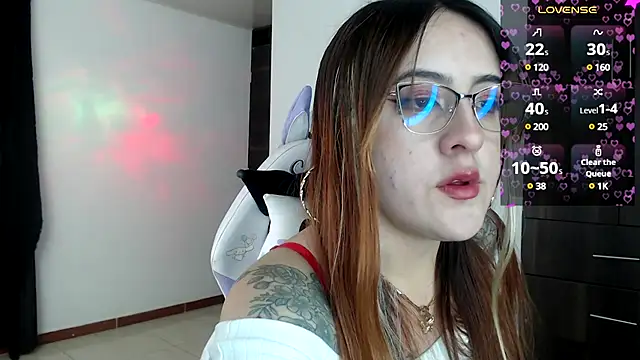 SarahXRusso online show from December 11, 2024, 1:37 am