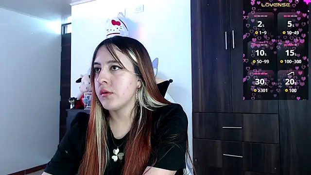 SarahXRusso online show from December 18, 2024, 2:49 pm