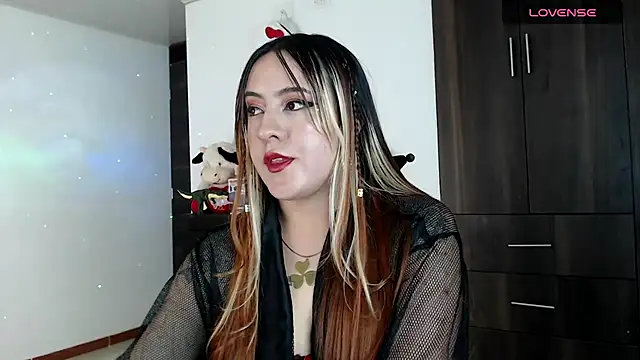 SarahXRusso online show from December 26, 2024, 1:51 am