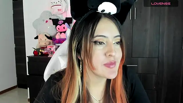 SarahXRusso online show from March 4, 2025, 6:26 am