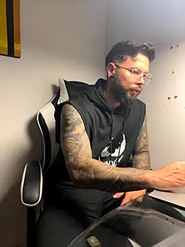 Snapshot of connor_santtos chatting on November 20, 2025, 1:11 pm connor santtos online show from November 20, 2025, 1:11 pm