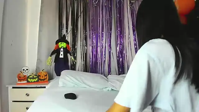 Snapshot of _lexx1e chatting on October 29, 2025, 1:46 pm lexx1e online show from October 29, 2025, 1:46 pm