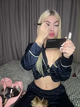 Snapshot of Cute_Barbieee_ chatting on December 12, 2024, 12:38 am Cute Barbieee online show from December 12, 2024, 12:38 am