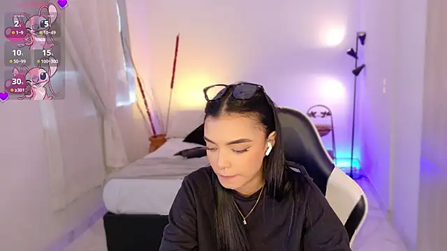 Snapshot of AnabelWolf chatting on October 30, 2025, 3:57 pm AnabelWolf online show from October 30, 2025, 3:57 pm