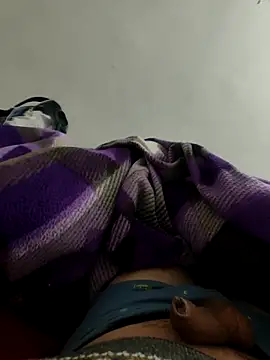 Snapshot of shale26 chatting on December 17, 2024, 4:32 pm shale26 online show from December 17, 2024, 4:32 pm