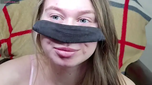 Snapshot of Mikki5P chatting on February 11, 2025, 9:14 pm Mikki5P online show from February 11, 2025, 9:14 pm