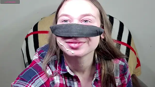 Snapshot of Mikki5P chatting on February 21, 2025, 6:04 pm Mikki5P online show from February 21, 2025, 6:04 pm