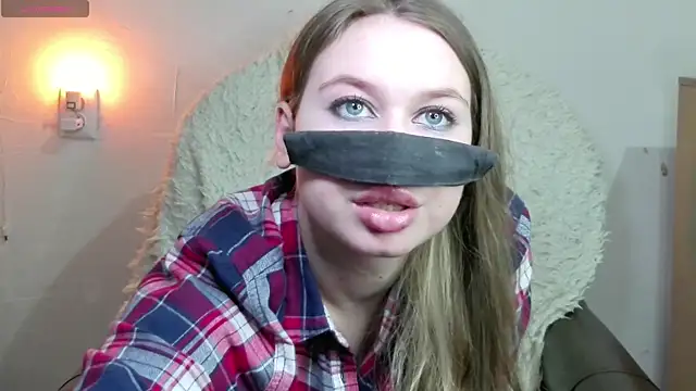 Snapshot of Mikki5P chatting on March 3, 2025, 6:01 pm Mikki5P online show from March 3, 2025, 6:01 pm