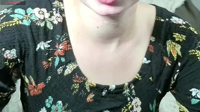 Snapshot of Mikki5P chatting on October 4, 2025, 5:44 pm Mikki5P online show from October 4, 2025, 5:44 pm