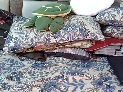 Unique emy online show from December 2, 2025, 4:35 pm