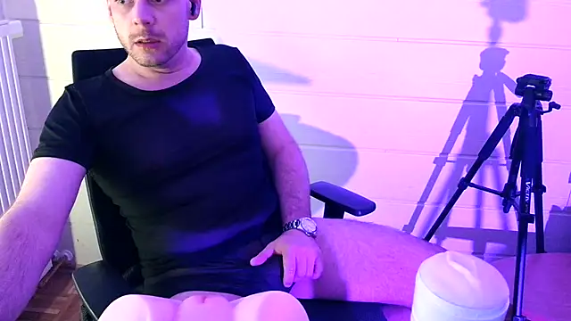 Snapshot of Toyboy84X chatting on February 8, 2025, 11:24 pm Toyboy84X online show from February 8, 2025, 11:24 pm