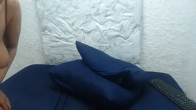 Snapshot of LolaTwerksXX chatting on March 4, 2025, 3:11 am LolaTwerksXX online show from March 4, 2025, 3:11 am