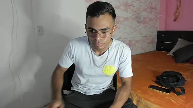 alessandro 2005 online show from February 3, 2025, 7:10 pm